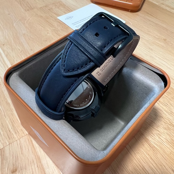 Fossil Minimalist Two-Handed Indigo Blue Leather Watch - Picture 8 of 14